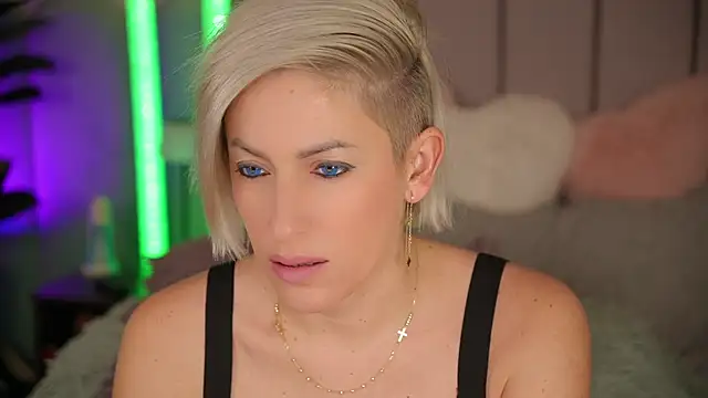 Snapshot of VickySecret96 chatting on November 27, 5:59 pm VickySecret96 online show from November 27, 5:59 pm