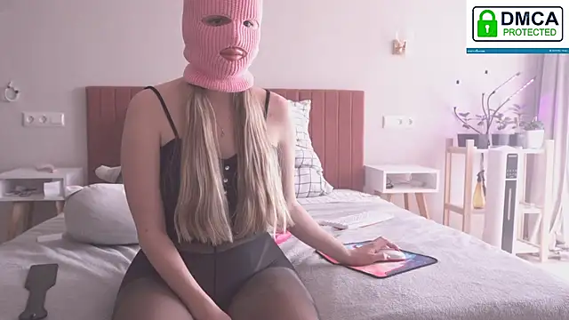 FluffyHat online show from March 3, 9:00 am