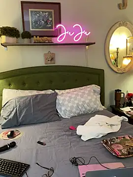 Snapshot of Good-Juju chatting on December 24, 8:00 am Good-Juju online show from December 24, 8:00 am