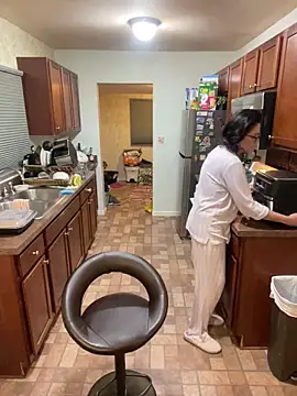 Snapshot of Good-Juju chatting on January 16, 3:23 am Good-Juju online show from January 16, 3:23 am