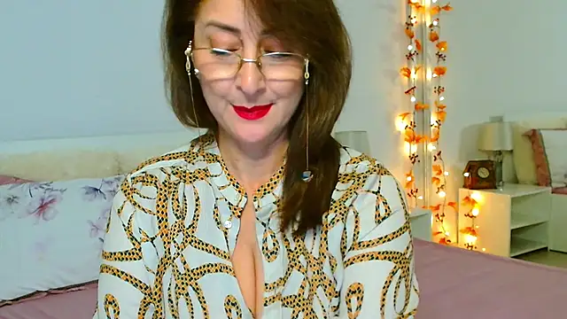 Snapshot of Tyana40 chatting on November 10, 7:18 am Tyana40 online show from November 10, 7:18 am