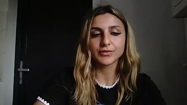 Snapshot of NicolePlay chatting on June 3, 1:36 pm NicolePlay online show from June 3, 1:36 pm