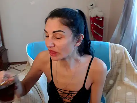 Snapshot of Karina8571 chatting on November 25, 9:42 am Karina8571 online show from November 25, 9:42 am