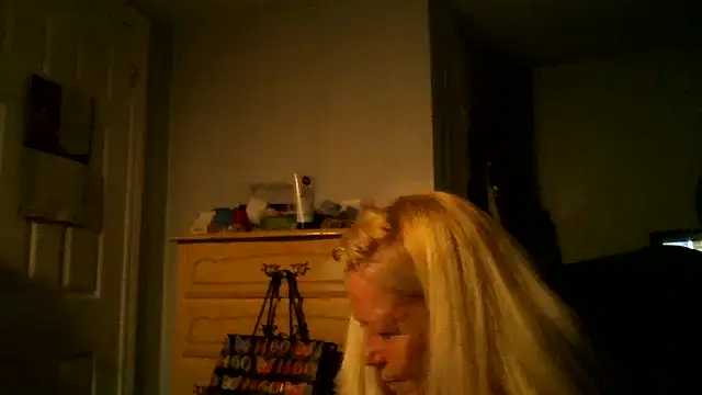 Snapshot of XTRAHORNYONE chatting on September 30, 1:43 am XTRAHORNYONE online show from September 30, 1:43 am