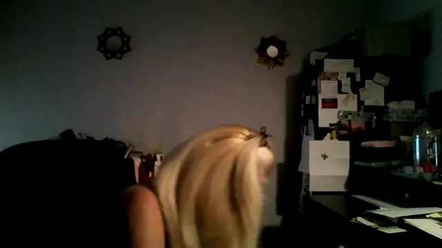 Snapshot of XTRAHORNYONE chatting on October 2, 1:12 am XTRAHORNYONE online show from October 2, 1:12 am