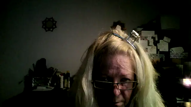 Snapshot of XTRAHORNYONE chatting on October 6, 12:52 am XTRAHORNYONE online show from October 6, 12:52 am