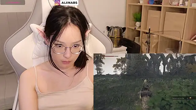 Snapshot of aliiiiiina chatting on December 29, 9:52 pm aliiiiiina online show from December 29, 9:52 pm