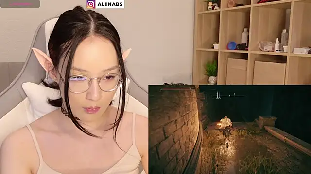 Snapshot of aliiiiiina chatting on December 31, 8:34 pm aliiiiiina online show from December 31, 8:34 pm