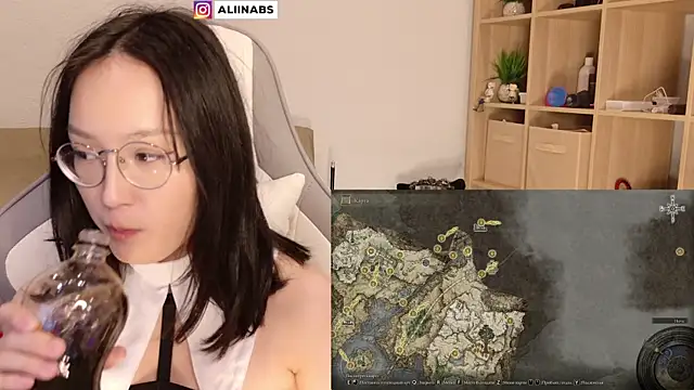 Snapshot of aliiiiiina chatting on January 5, 4:04 am aliiiiiina online show from January 5, 4:04 am