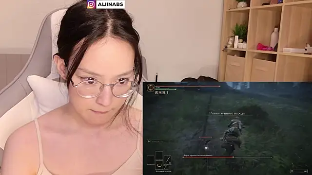 Snapshot of aliiiiiina chatting on January 19, 1:43 am aliiiiiina online show from January 19, 1:43 am