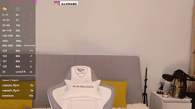 Snapshot of aliiiiiina chatting on January 25, 2:58 am aliiiiiina online show from January 25, 2:58 am