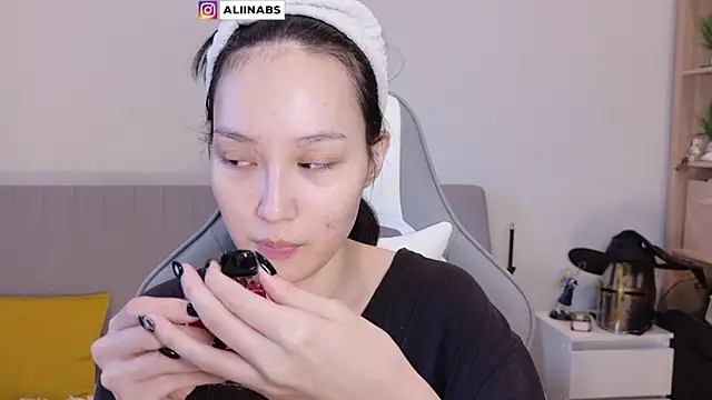 Snapshot of aliiiiiina chatting on January 26, 3:48 am aliiiiiina online show from January 26, 3:48 am