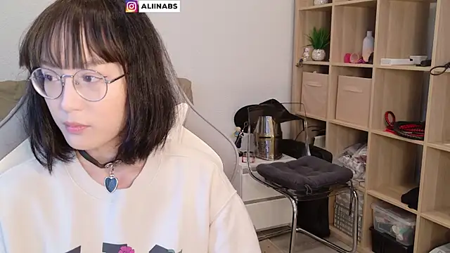 Snapshot of aliiiiiina chatting on January 29, 5:40 am aliiiiiina online show from January 29, 5:40 am