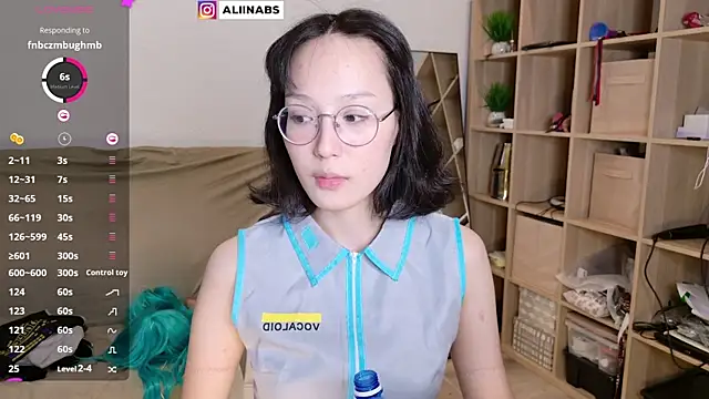 Snapshot of aliiiiiina chatting on March 7, 3:49 pm aliiiiiina online show from March 7, 3:49 pm