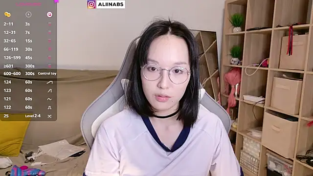 Snapshot of aliiiiiina chatting on March 16, 11:47 pm aliiiiiina online show from March 16, 11:47 pm