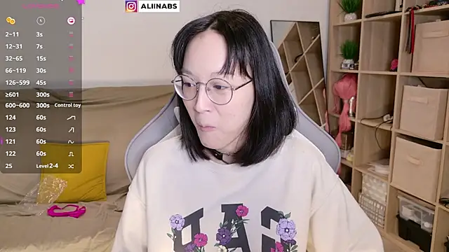 Snapshot of aliiiiiina chatting on March 20, 10:29 pm aliiiiiina online show from March 20, 10:29 pm