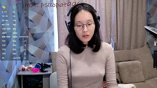 Snapshot of aliiiiiina chatting on September 21, 9:55 am aliiiiiina online show from September 21, 9:55 am