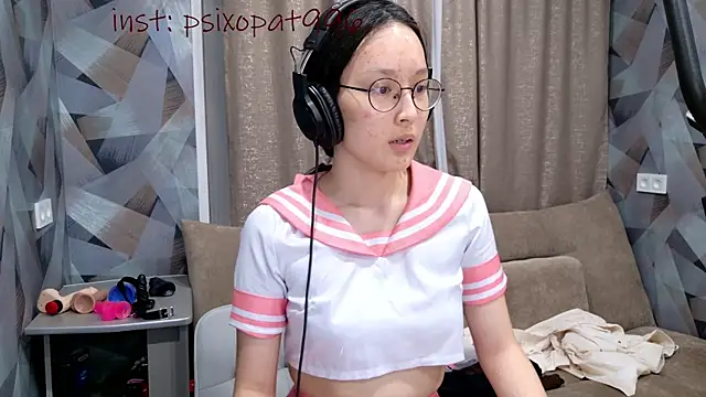 Snapshot of aliiiiiina chatting on September 22, 8:00 pm aliiiiiina online show from September 22, 8:00 pm