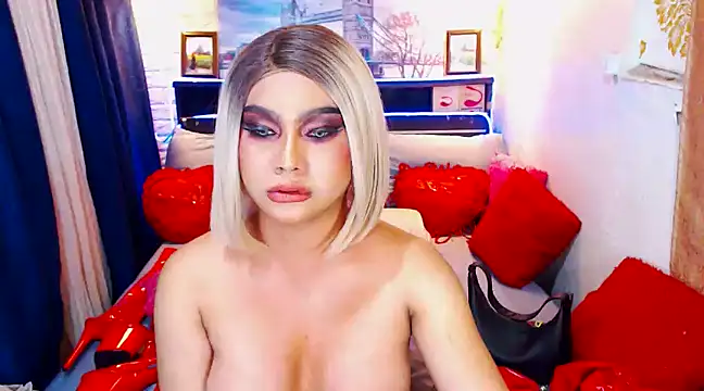 Snapshot of TsGoddessNhicolle chatting on February 10, 1:01 pm TsGoddessNhicolle online show from February 10, 1:01 pm