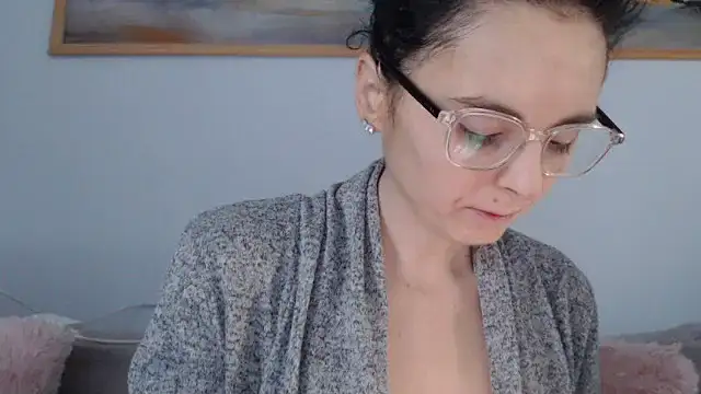 cleophee online show from April 17, 5:43 am