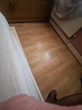 Hornynylonlad87 online show from March 26, 12:44 pm