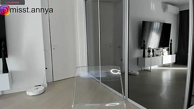 hotdeedee online show from December 12, 11:29 am