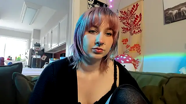 Snapshot of LedaBun chatting on February 21, 7:37 pm LedaBun online show from February 21, 7:37 pm