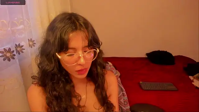 Snapshot of aluna_0310 chatting on December 13, 10:55 pm aluna 0310 online show from December 13, 10:55 pm