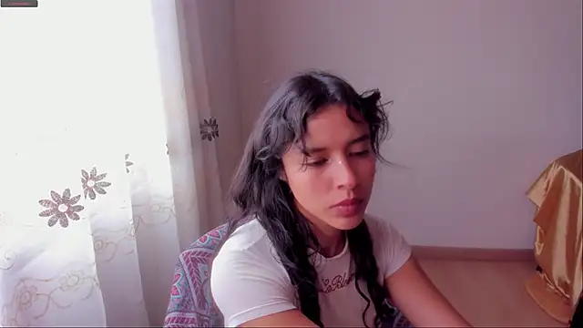 Snapshot of aluna_0310 chatting on October 9, 4:49 pm aluna 0310 online show from October 9, 4:49 pm