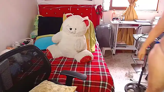 Snapshot of lucy_belle_bm chatting on March 16, 5:50 pm lucy belle bm online show from March 16, 5:50 pm