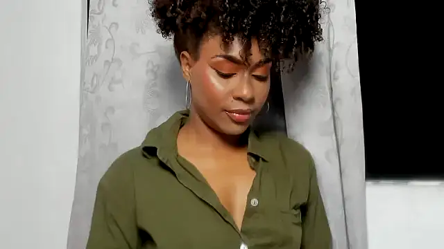 Snapshot of thaimy_ chatting on November 3, 1:51 am thaimy online show from November 3, 1:51 am