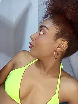 Snapshot of thaimy_ chatting on December 2, 2:28 am thaimy online show from December 2, 2:28 am