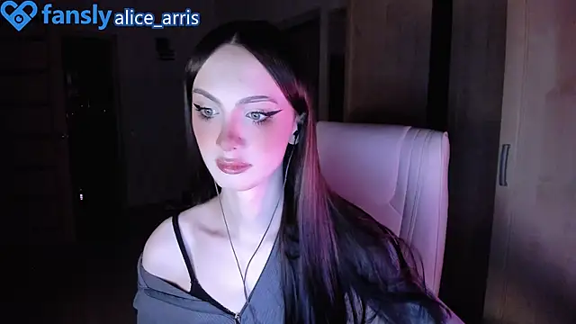 Alice  Aris online show from November 4, 3:33 pm