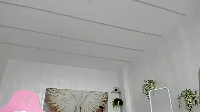 TiffanyHouston  online show from April 8, 6:35 am