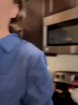 MaiseKnox online show from April 10, 8:35 pm