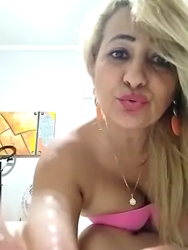 Snapshot of vivifernades chatting on December 9, 4:37 pm vivifernades online show from December 9, 4:37 pm