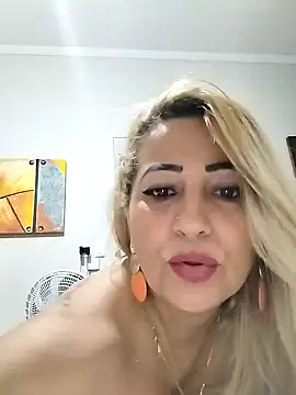 Snapshot of vivifernades chatting on December 17, 11:39 am vivifernades online show from December 17, 11:39 am