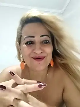 Snapshot of vivifernades chatting on December 18, 7:52 pm vivifernades online show from December 18, 7:52 pm