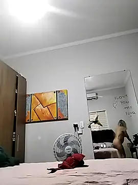 Snapshot of vivifernades chatting on January 5, 4:16 pm vivifernades online show from January 5, 4:16 pm