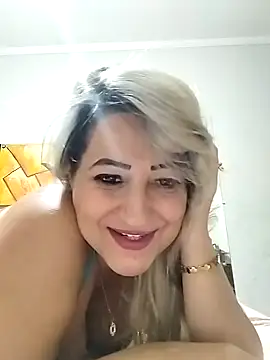 Snapshot of vivifernades chatting on January 13, 2:11 pm vivifernades online show from January 13, 2:11 pm