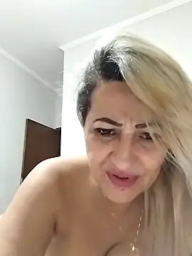 Snapshot of vivifernades chatting on January 22, 12:17 pm vivifernades online show from January 22, 12:17 pm