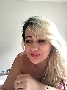 Snapshot of vivifernades chatting on January 28, 3:57 pm vivifernades online show from January 28, 3:57 pm