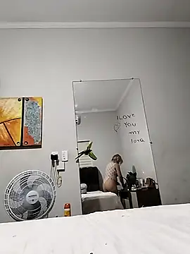 Snapshot of vivifernades chatting on February 14, 1:51 pm vivifernades online show from February 14, 1:51 pm