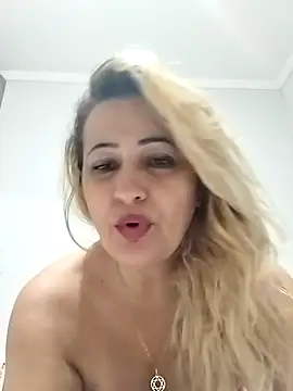 Snapshot of vivifernades chatting on March 1, 1:11 am vivifernades online show from March 1, 1:11 am