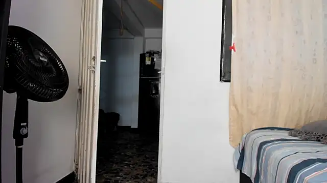 BlowMommy  online show from April 16, 10:49 am