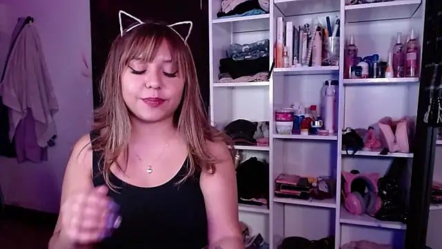 lil daisy7 online show from December 12, 7:30 am