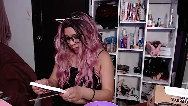 lil daisy7 online show from January 31, 4:47 am