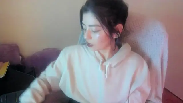 Snapshot of Sammysammy_ chatting on May 9, 9:47 am Sammysammy online show from May 9, 9:47 am
