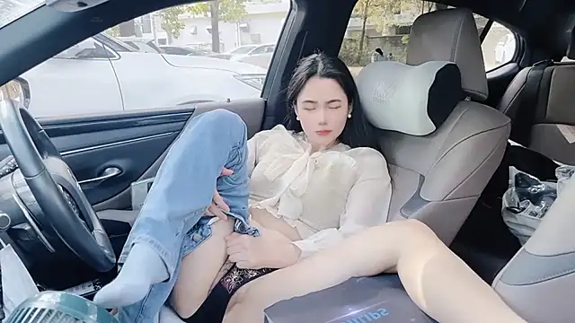 Snapshot of orla2021 chatting on January 1, 6:37 am orla2021 online show from January 1, 6:37 am