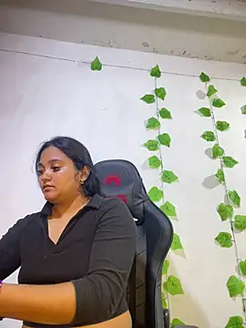 shayna all online show from March 25, 6:25 pm